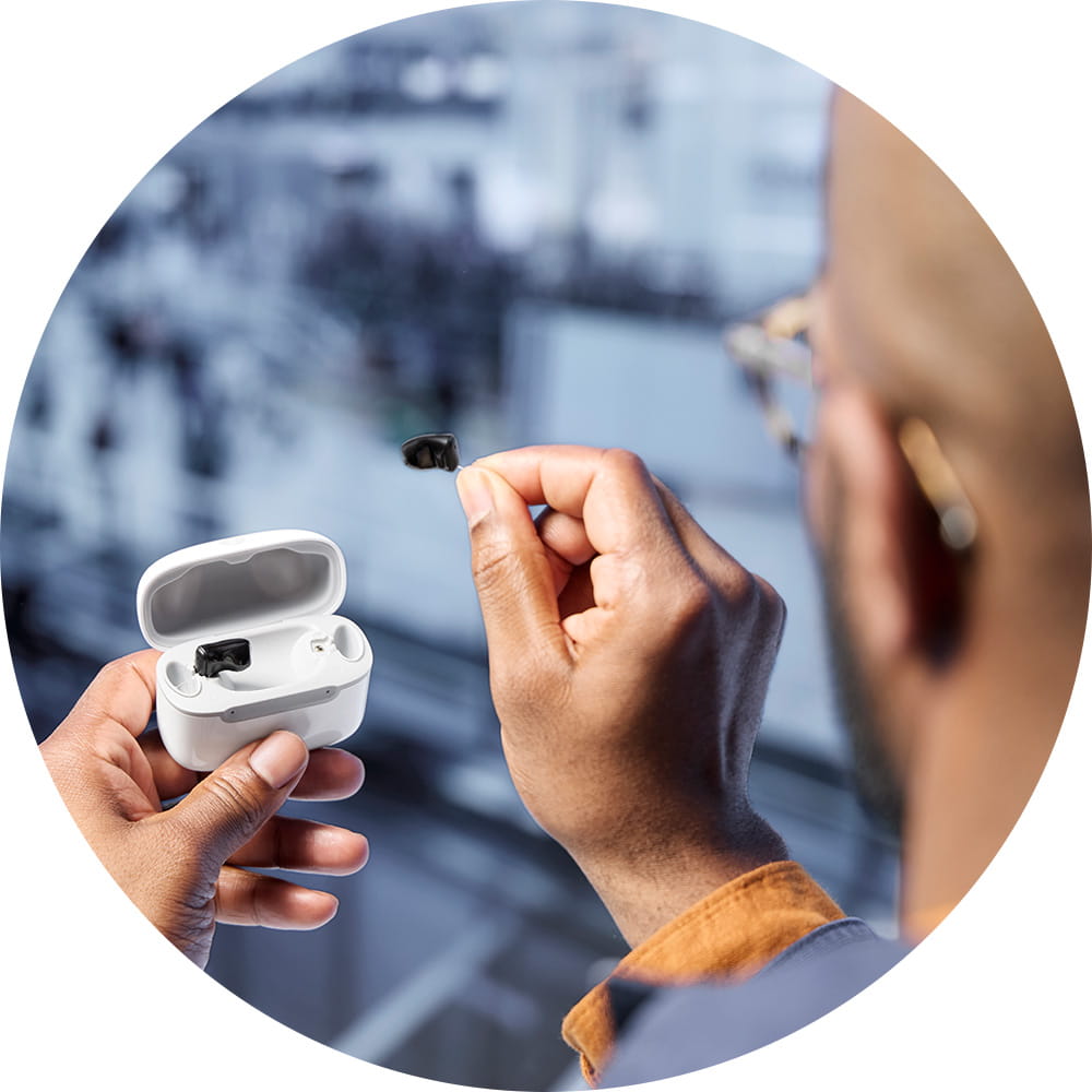 Man holding Portable Charger for Insio Charge&Go CIC IX