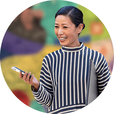 signia-ix_artist-talking-in-phone_circle_400x400